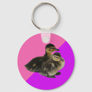 Llavero Patitos sobre frambuesa rosa y sorbete morado