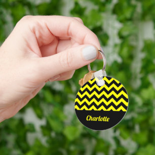 Llavero patrón de chevron amarillo y negro personalizable