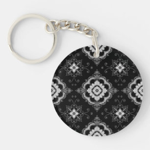 Llavero Patrón decorativo de encaje en blanco y negro