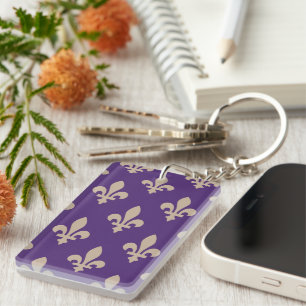 Llavero Patrón Fleur de Lis, crema francesa real en morado
