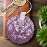 Llavero Patrón y nombre de la damáscara de época de Plum<br><div class="desc">Un patrón vintage con un diseño de pizarra y encaje. Eche un vistazo a las flores y hojas.Un diseño moderno con colores y elegancia en tonos de joyas. Los elementos son más fáciles de personalizar cuando se reemplazan primero todo el texto y las fotos. Si su arte todavía necesita ser...</div>