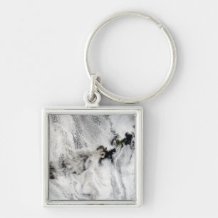 Llavero Penacho del volcán de Okmok, islas Aleutian