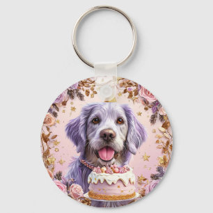 Llavero Perro adorable de cumpleaños con pastel celebrando