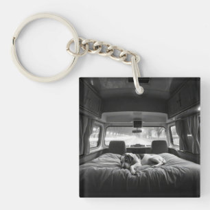 Llavero Perro en cama de RV