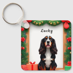 Llavero Perro entre decoraciones de Navidad