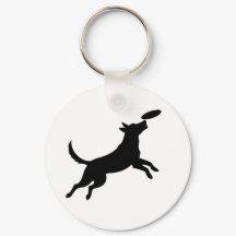 perro saltando para atrapar un frisbee