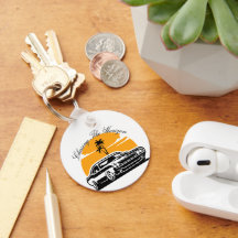 Persiguiendo el horizonte de verano de los vehícul