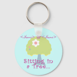 Llavero Personaliza Sentados en un Árbol, <Name>, <Name>