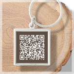 Llavero Personalizable Código QR Cadena de teclas marrón<br><div class="desc">Diseño de cadena de claves de código QR escaneable. En tonos marrones naturales. Para uso comercial,  corporativo o personal. Añade tu dirección de sitio web,  cuenta de redes sociales o enlace de venmo,  paypal o cashapp. Listo para el personalizar enlazando su URL usando el botón de personalización.</div>