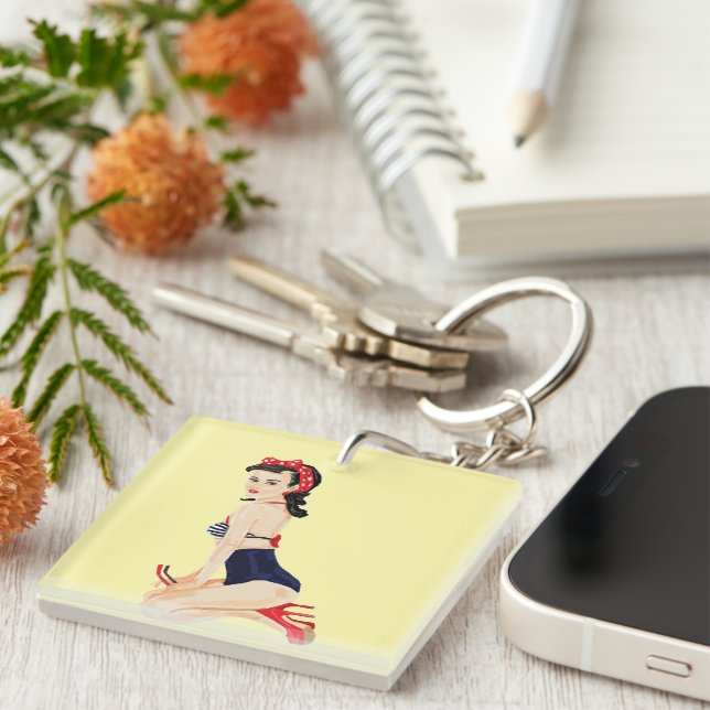 Llavero Pin up  (Frente Derecha)