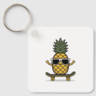 Llavero Piña Cuta con gafas de sol en una Skateboard