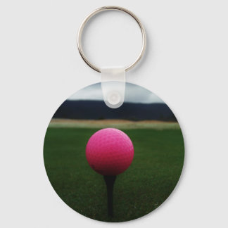 Llavero Pink Golf Ball en un campo de golf de montaña