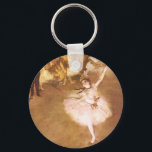 Llavero Pintura estelar de bailarina de ballet Degas<br><div class="desc">Obra maestra Pintura Degas - Esta imagen de bailarina de ballet se basa en la famosa pintura de bailarina Degas, llamada "La Estrella", completada en 1878. La estrella muestra a una hermosa bailarina de ballet en el escenario, usando un tutu rosado. La bailarina de ballet Star fue representada en pastel...</div>
