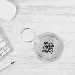 Llavero Plata | Agregar el análisis de código Qr de su emp<br><div class="desc">Promocione su negocio con esta sencilla cadena de claves,  con código QR y texto personalizado. Añade fácilmente tu código QR y otros detalles haciendo clic en la opción "personalizar".</div>