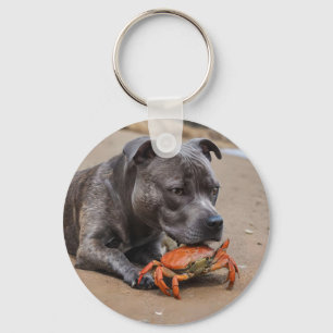 Llavero "Playside Pals: un Staffy y su compañero de cangre
