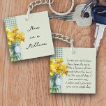 Llavero Poema Green Gingham and Daffodils: Apreciación de<br><div class="desc">Regalo de apreciación de la mamá - perfecto para el día de la madre, cumpleaños o simplemente porque. El llavero está decorado de frente y de espalda con un frasco de daffodils de primavera en flor y una casa de campo verde gingham. El poema de la mamá es totalmente editable,...</div>