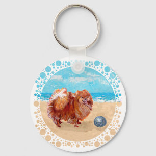 Llavero Pomerania en la orilla del mar