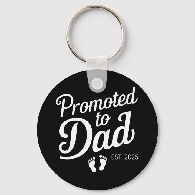 Llavero Promocionado A Dad EST 2025 Es Gracioso Pronto Ser (Anverso)