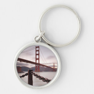 Llavero Puente Golden Gate contra las montañas