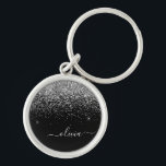 Llavero Purpurina negro plateado Script Monograma Nombre d<br><div class="desc">Cadena de claves de nombres de monograma (cadena de claves) con Purpurina de brillo plateado y negro. Esto hace que el dulce perfecto cumpleaños 16, boda, ducha de novia, aniversario, ducha de bebé o fiesta de soltera sea regalo para alguien que ama el lujo glam y los estilos de moda....</div>