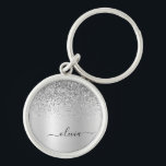 Llavero Purpurina plateado Glam Monograma Metalizado Nombr<br><div class="desc">Purpurina De Espuma Metálica De Relieve metalizado De Faux Plateado Cepó Las Cadenas Clave De Nombre De Monograma Metalizado (Cadena De Teclas). Esto hace que el dulce perfecto cumpleaños 16, boda, ducha de novia, aniversario, ducha de bebé o fiesta de soltera sea regalo para alguien que ama el lujo glam...</div>