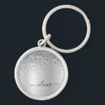 Llavero Purpurina plateado Glam Monograma Metalizado Nombr<br><div class="desc">Purpurina De Espuma Metálica De Relieve metalizado De Faux Plateado Cepó Las Cadenas Clave De Nombre De Monograma Metalizado (Cadena De Teclas). Esto hace que el dulce perfecto cumpleaños 16, boda, ducha de novia, aniversario, ducha de bebé o fiesta de soltera sea regalo para alguien que ama el lujo glam...</div>