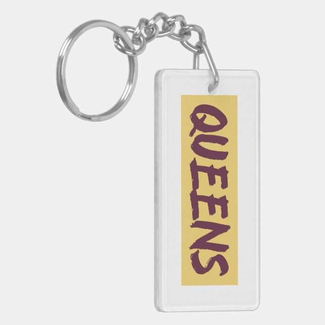 Llavero Queens Text Base Design en fondo amarillo (Frente Izquierda)