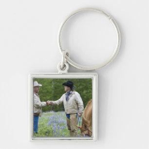 Llavero Rancheros que sacuden las manos a través de