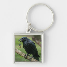 Llavero Raven en una rama con clave