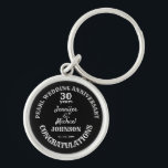 Llavero Regalo del 30° aniversario del Boda. Nombre/fecha<br><div class="desc">Regalo de aniversario,  ya sea boda,  jubilación,  graduación,  madurez o compromiso,  el texto es completamente editable para su ocasión. Cualquier aniversario se puede añadir a este keychain conmemorativo.</div>