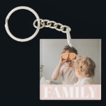 Llavero Regalo moderno de fotografía de la familia rosa pa<br><div class="desc">Regalo moderno de fotografía de la familia rosa pastoral</div>