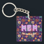 Llavero Regalo personalizado del día de la madre lumbar<br><div class="desc">Diseño tipográfico de mamá elegante que presenta letras limpias y modernas. Perfecto para regalos del día de la madre,  productos temáticos familiares y diseños de agradecimiento diario. Funciona muy bien en camisetas,  tazas,  pegatinas y más. Un gráfico tipográfico versátil y conmovedor adecuado para todas las estaciones y ocasiones.</div>