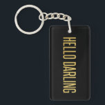 Llavero Relieve metalizado dorado Hola Darling en negro<br><div class="desc">Moderno,  moda y moderno texto de Relieve metalizado dorado que se lee hola querido - perfecto para un chica de moda de moda.</div>