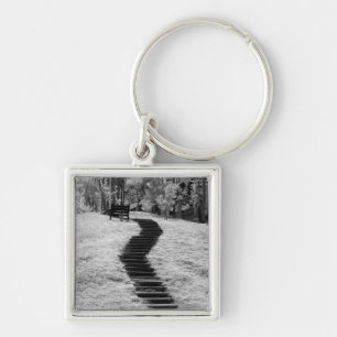 Llavero Rojo infantil de árboles edificios y senderos en 