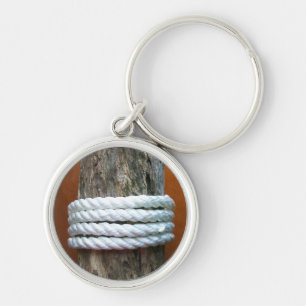 Llavero Rope blanco envuelto alrededor de Dock Post.