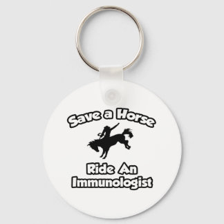 Llavero Salva un caballo, corre un inmunólogo