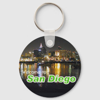 Llavero San Diego de noche