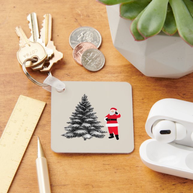 Llavero Santa standing near pine tree (Escritorio )