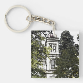 Llavero Santuario entre los árboles