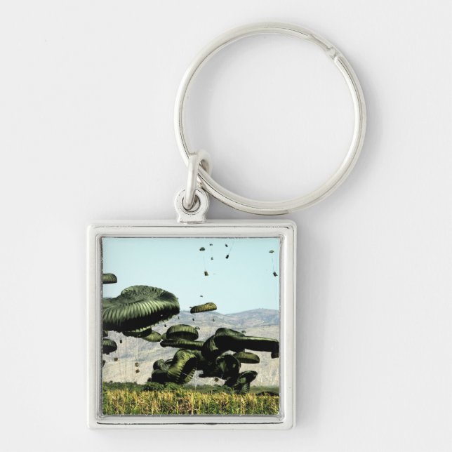 Llavero Se entregan por vía aérea paquetes de alimentos y  (Frente)