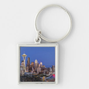 Llavero Seattle, centro y Mt. Rainier al anochecer