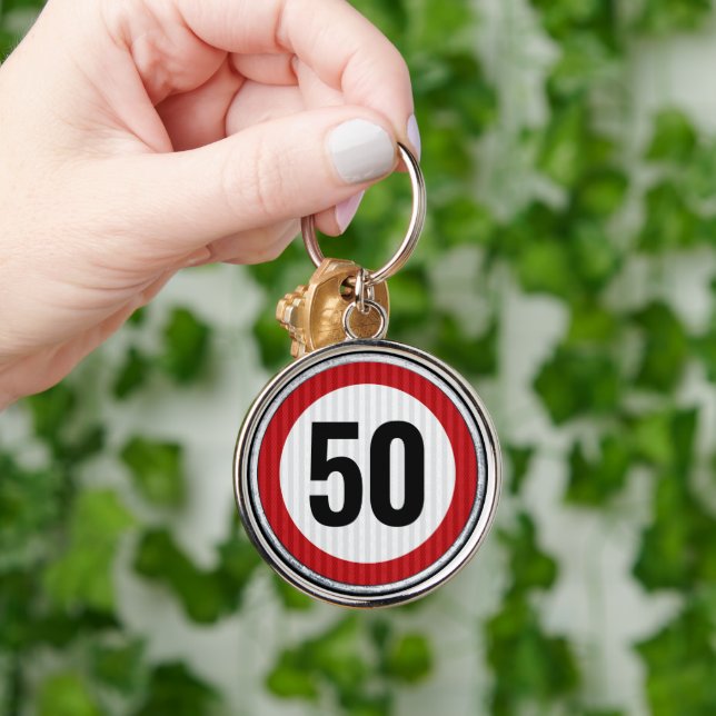 Llavero Señal de límite de velocidad para cumpleaños 50 -  (Mano)