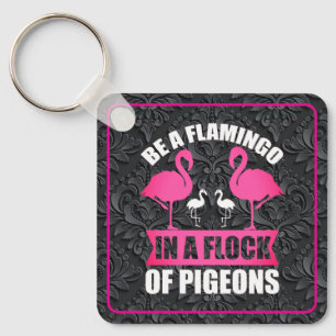 Llavero Ser Un Flamenco En Una Bandada De Palomas
