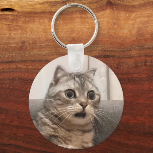 Llavero Shoced Cat Meme Keychain de doble cara
