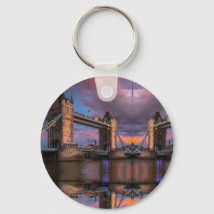 Llavero Silueta de la ciudad Atardecer y personalizar logo