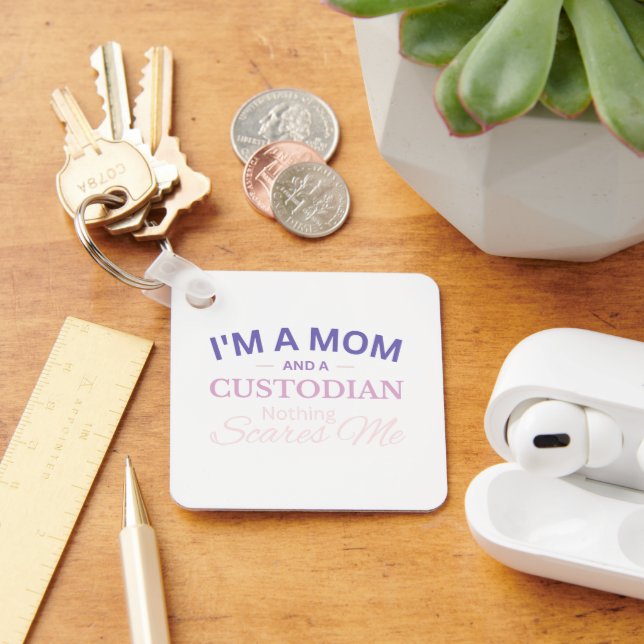 Llavero Soy una mamá y un guardián a Nothing me asusta (Escritorio )
