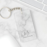 Llavero Sr. y Sra. | Elegante Boda de escritura moderna de<br><div class="desc">"Mr. and Mrs." Elegante Marble Blanco Guión moderno Regalo de pareja personalizado Perfecto como regalos de boda para recién casados,  regalos de aniversario boda,  regalos El día de San Valentín y regalo para cualquier ocasión.</div>