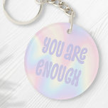 Llavero Suficiente arcoiris inspirador y suave en tonos pa<br><div class="desc">Cadena de teclas a la moda con el texto "eres suficiente" en violeta clara sobre un suave fondo de arcoiris pastel.</div>