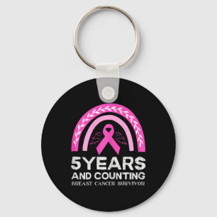 Llavero Superviviente de cáncer Tee 5 años Lluvia rosa sin