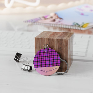 Llavero Tecla rosada y negra trenzada